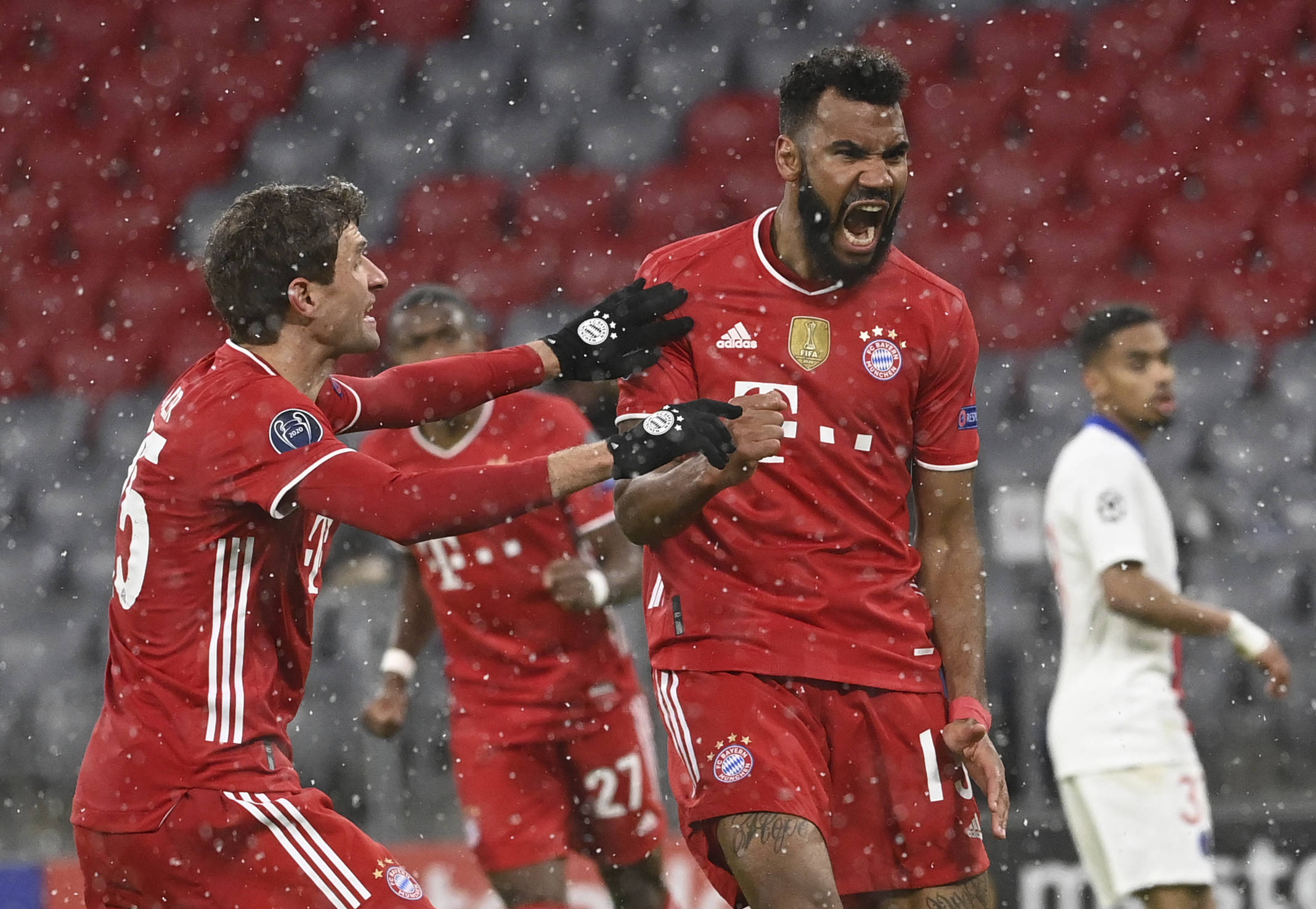 林诗栋：我没有让大家失望！胜利后亲吻胸前国旗（林诗栋：不负众望，取胜后深情亲吻胸前国旗）