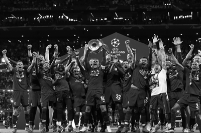 马特拉齐：罗纳尔多是梅西和C罗的结合体，我从不直接防守他