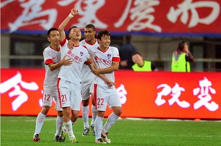 厄德高复出引发阿森纳阵容平衡讨论（厄德高回归令阿森纳阵容均衡成焦点）