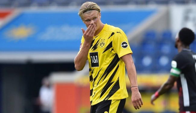 普利西奇成为英雄，AC米兰逆转都灵，重返意甲榜首（普利西奇一锤定音，AC米兰逆转击败都灵，重登意甲榜首）