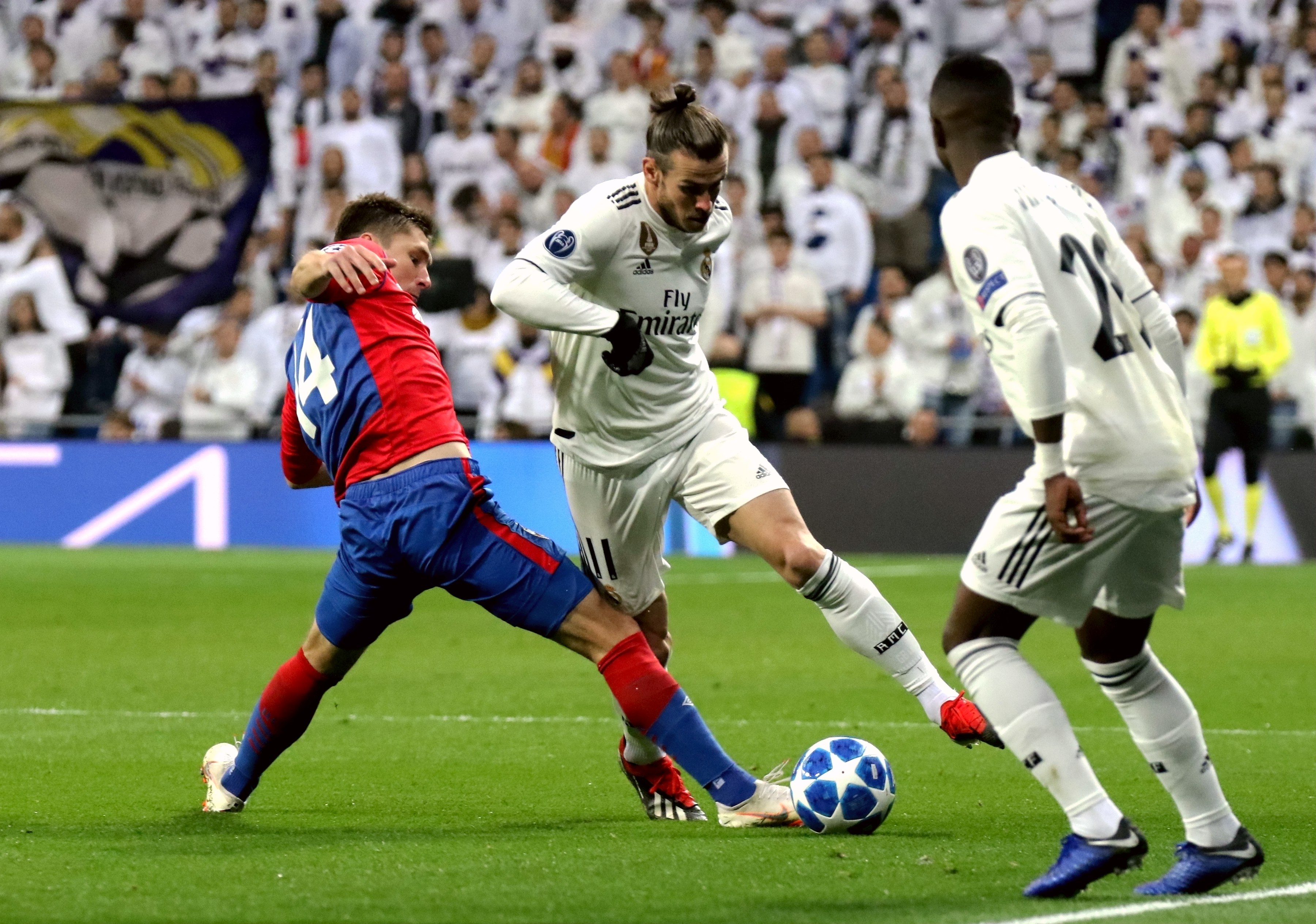 澳超半场：埃利奥特自摆乌龙，中央海岸水手1-1奥克兰FC（澳超半场：埃利奥特送出乌龙，中央海岸水手与奥克兰FC1-1战平）