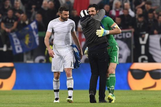 穆里尼奥：孔蒂的那不勒斯很难找到弱点，不讨论重回皇马话题