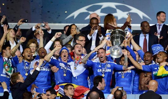 有了他，巴萨还需要花1亿买中锋吗？（有他坐镇，巴萨还要豪掷1亿引进中锋吗？）