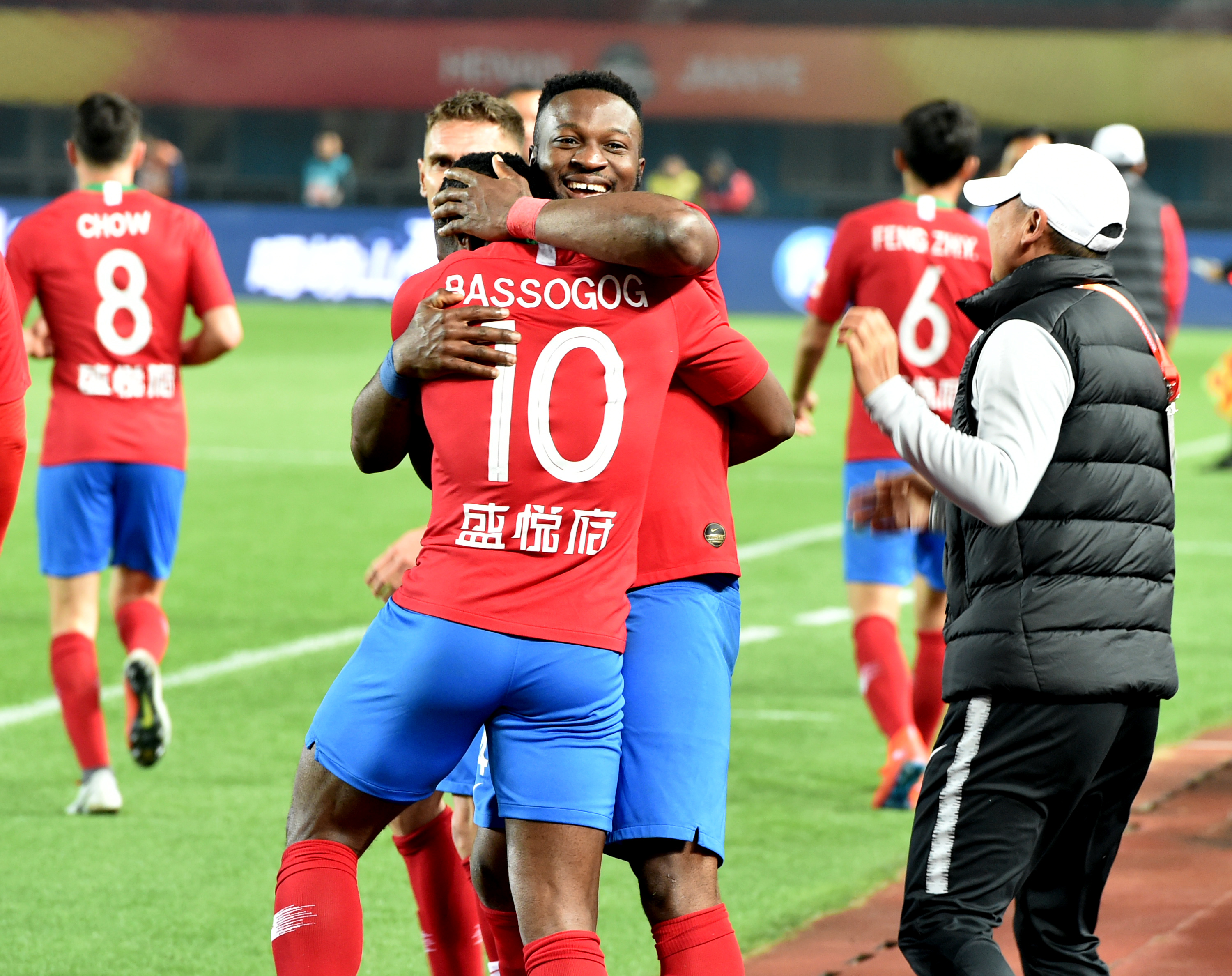 内马尔回应夜店传闻，坦言膝伤恢复艰难获心理援助（内马尔回应夜店传闻：直言膝伤复健艰难，已接受心理支持）